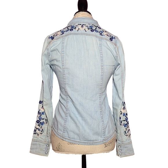 Free People Button down Floral Embroidered Top - Picture 2 of 8
